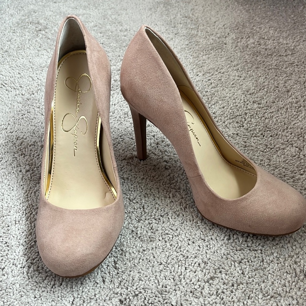 Brand new (NWOT) Rose faux suede pink heels